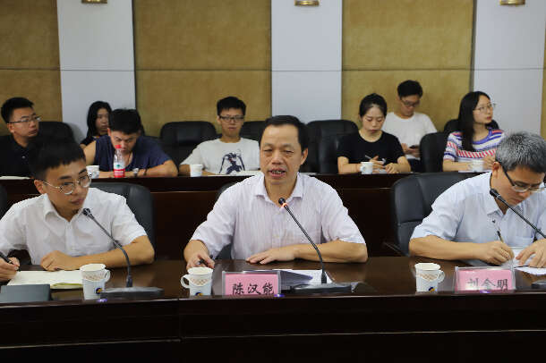 我校举行第七批研究生实践锻炼培训会