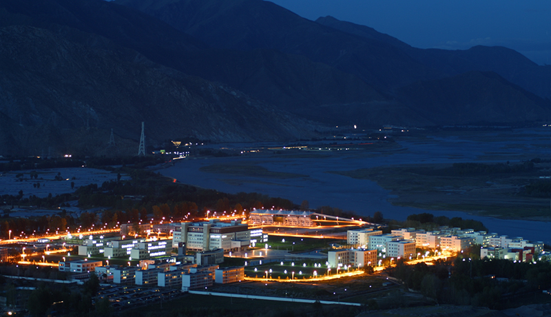 西藏大学新校区夜景