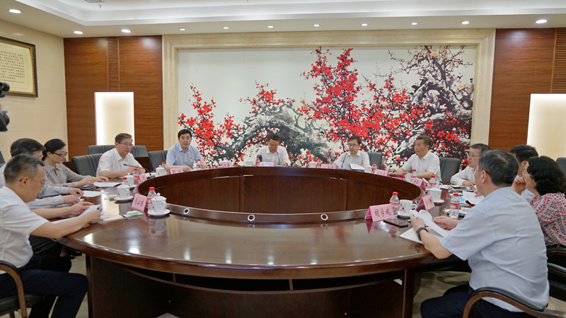 学校领导班子开展党史学习教育“红岩读书班”