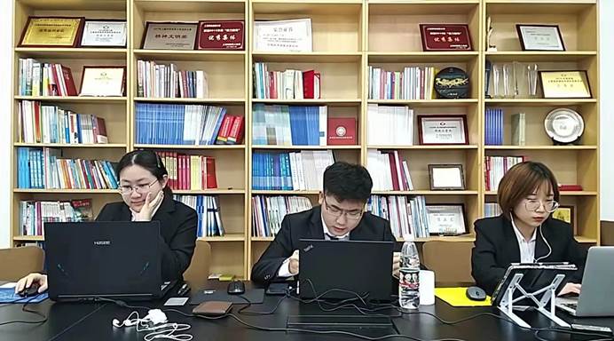 团队部分成员参与上海市决赛时线上答辩留影